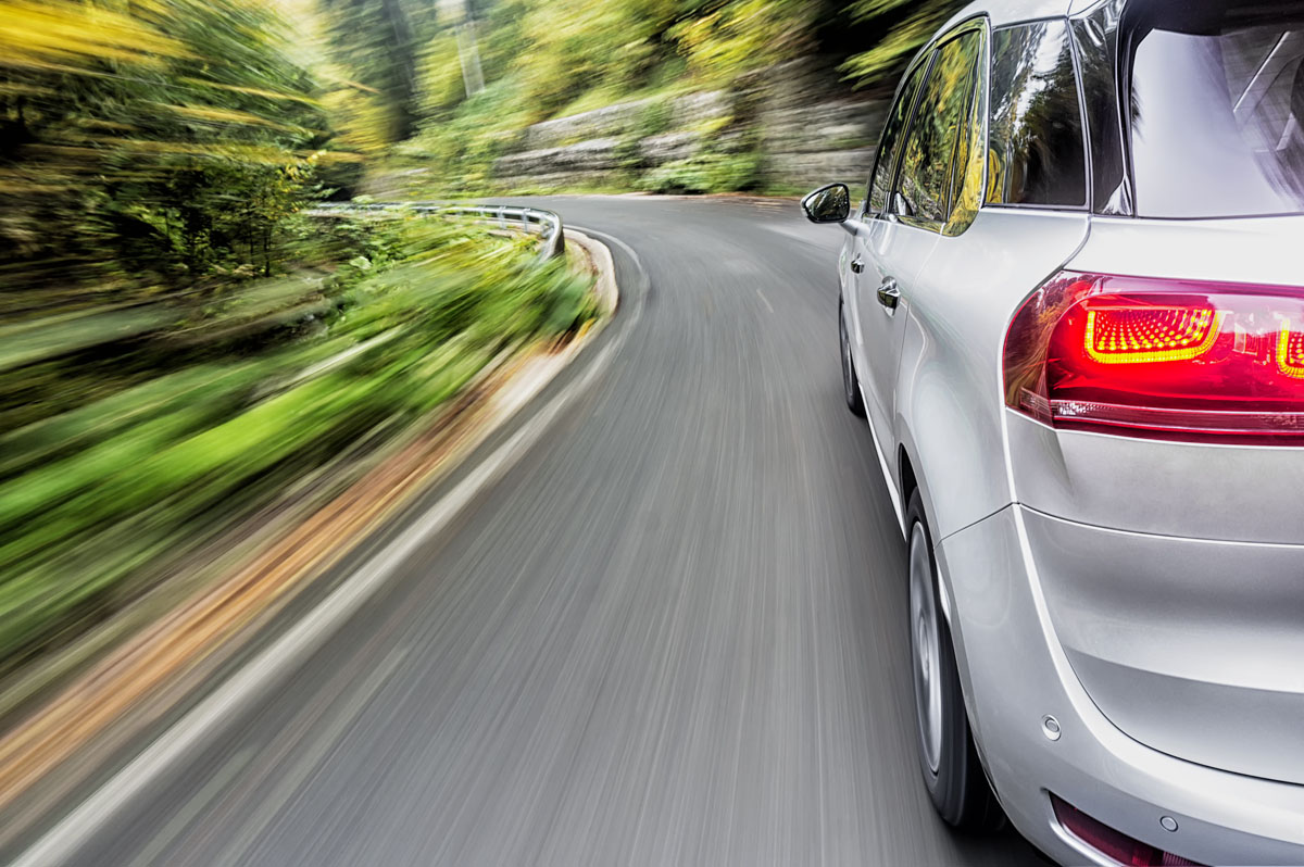 HOW TO KNOW YOU NEED A WHEEL ALIGNMENT